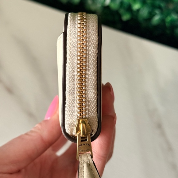 Coach Retail Compact Zippy Cardholder Wallet Chalk Color - Picture 3 of 7